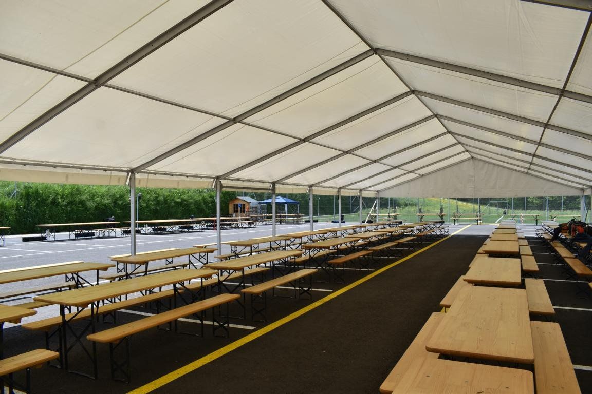 Set di tavolo e panche: Festbankgarnitur 220 x 60 m "GUT" – Usato da grosswangen venduto da Poliniman0 2