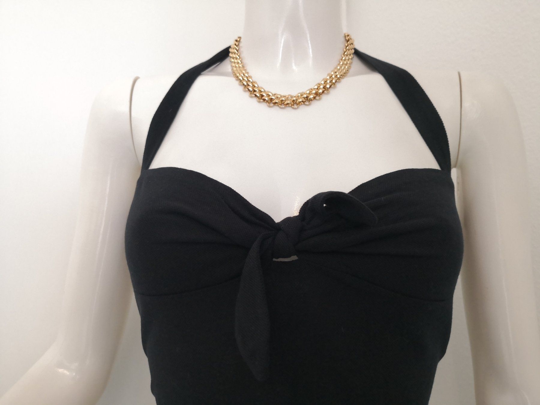 Mango Top: 🤩MANGO TOP SCHWARZ MIT KNOTEN – Usato da Olten venduto da Naja-Twins-Twins 2