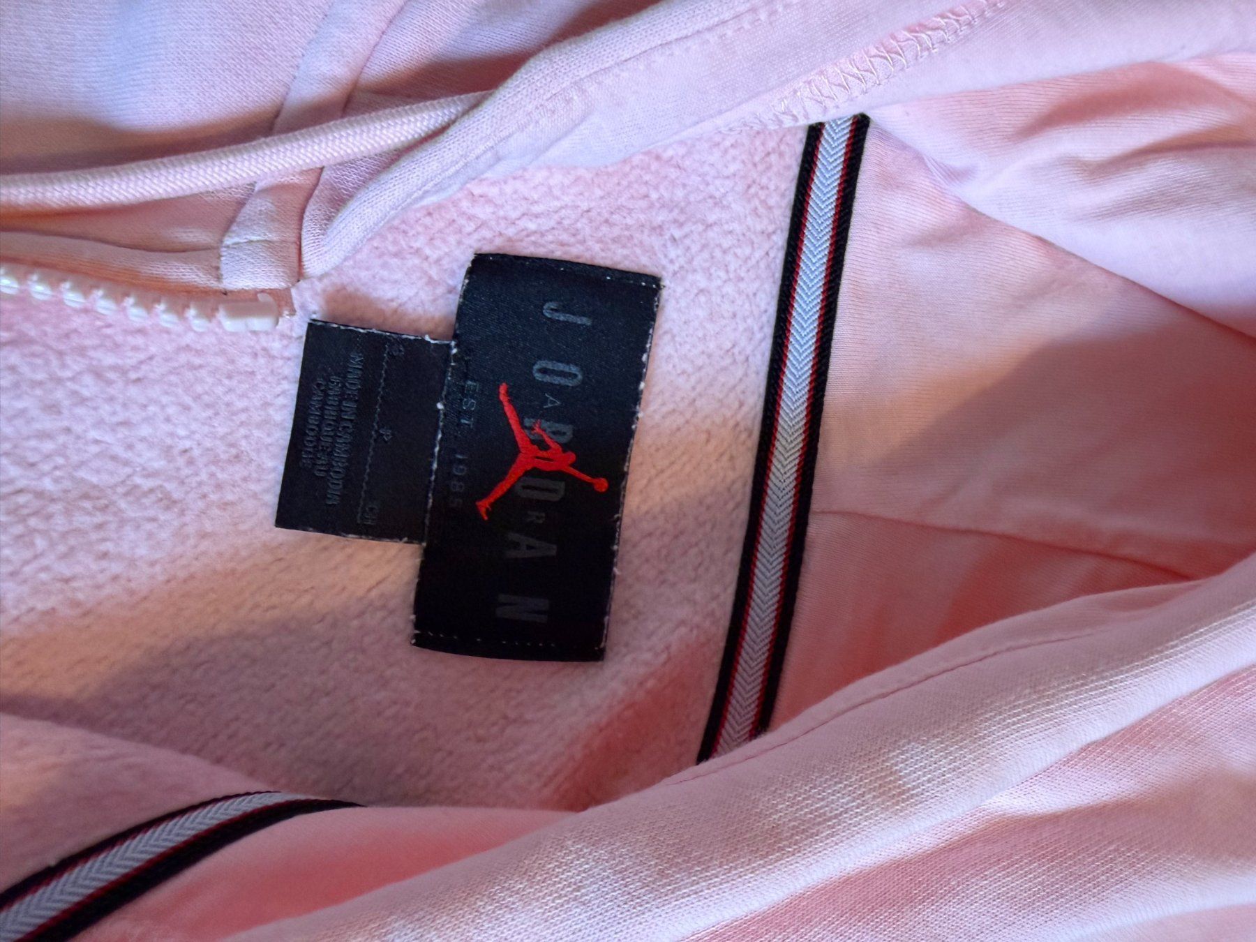 Lotti di vestiti: Ensemble Jordan rose veste zippée et short – Usato da Genève venduto da rij_7zrr 2