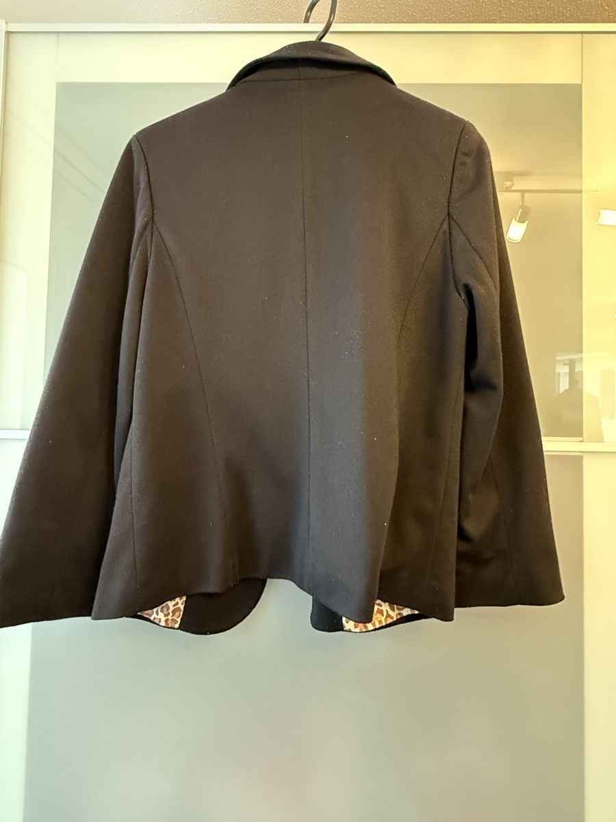Giacche: Schwarzer Blazer Gr. 38/M mit Leopardenmuster Innenfutter – Usato da Einsiedeln venduto da zue_82pm 2