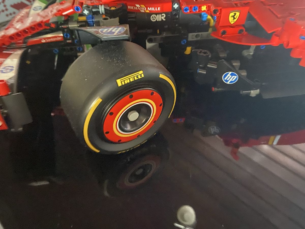 Lego Kit di costruzioni: Lego Technik Ferrari 42207 – Nuovo (secondo la descrizione) da Bächli (Hemberg) venduto da aika012 2
