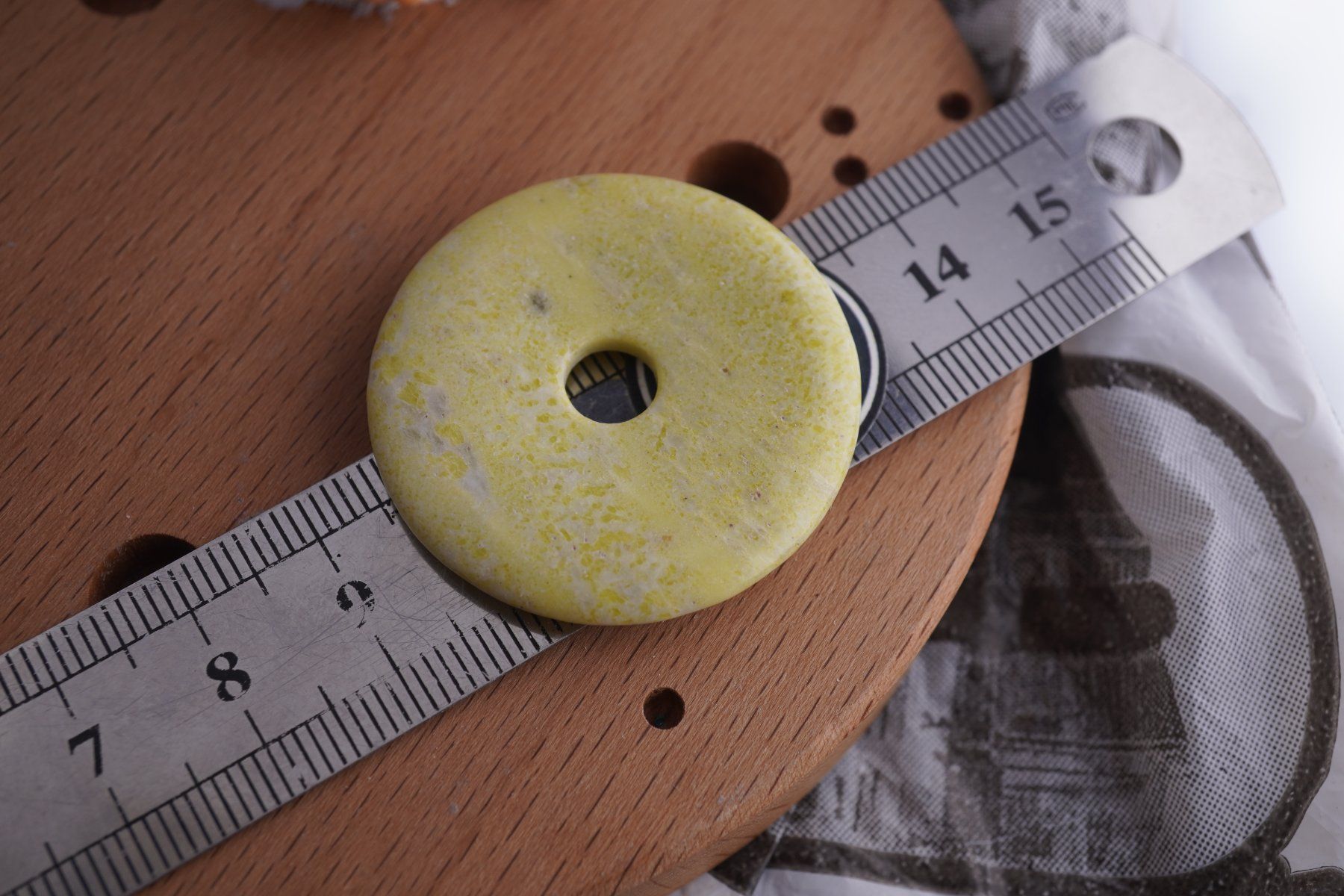 Minerali & Pietre curative: Lizardit     Donut   pi Scheibe      Ab 1.- – Nuovo e nell'imballaggio originale da Eschenbach SG venduto da topstone 6