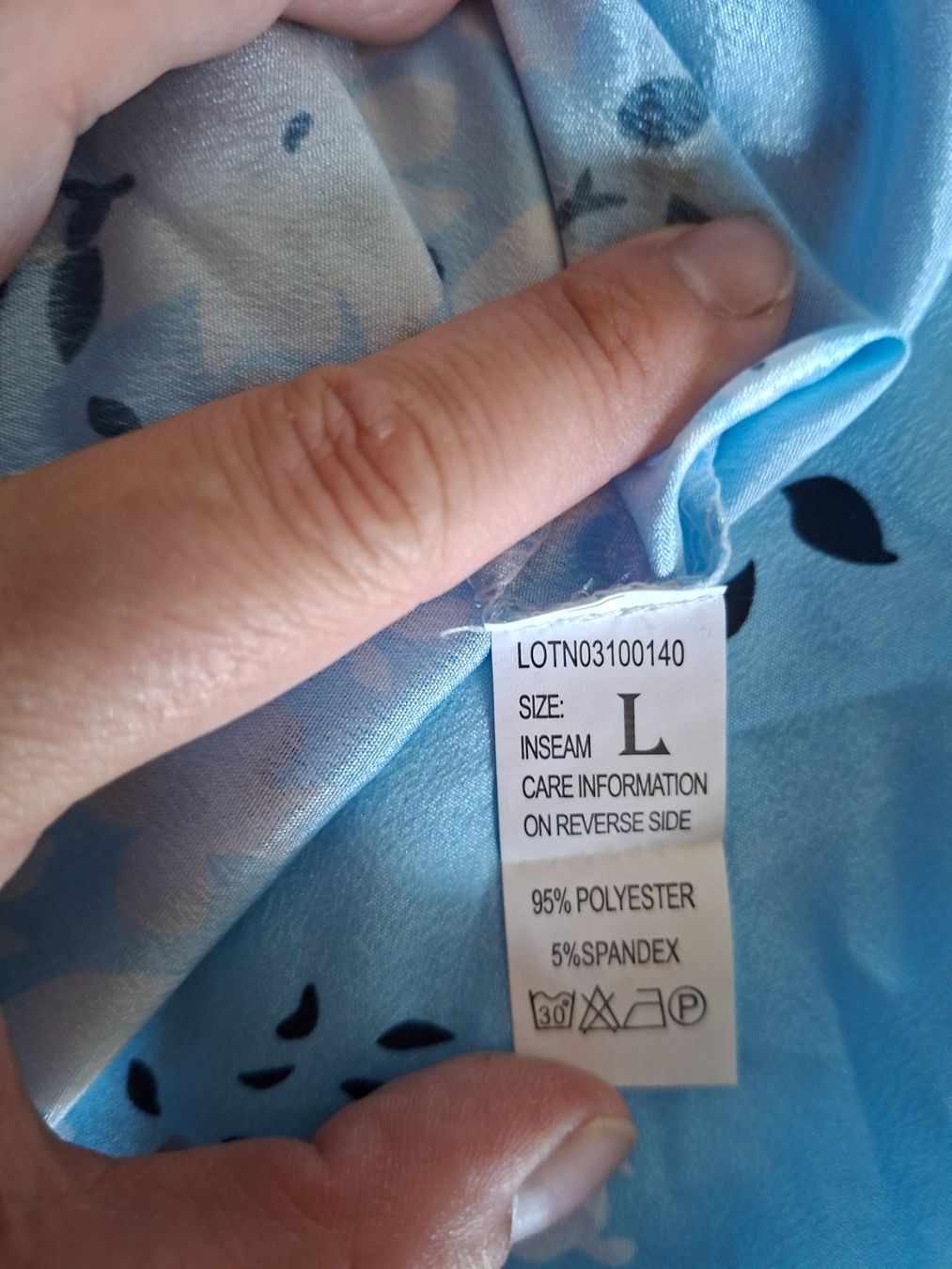 Chemisiers: Bluse Damen hellblau geblümt Grösse L – Neuf (Voir description) à Erlinsbach par pfunky 3