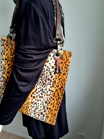 Handtasche im Leolook