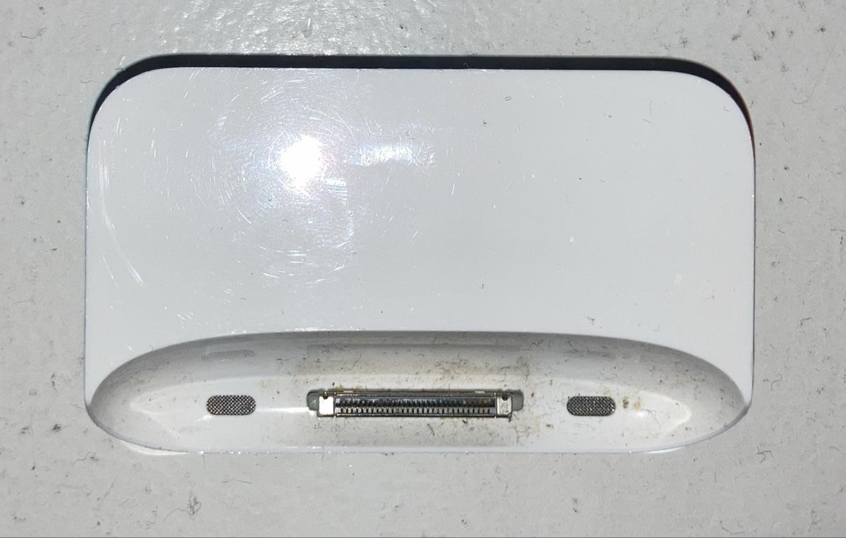 Chargements: Apple iPad 1 & 2 Dockingstation weiss – D'occasion à Eglisau par Shoprabbit 1