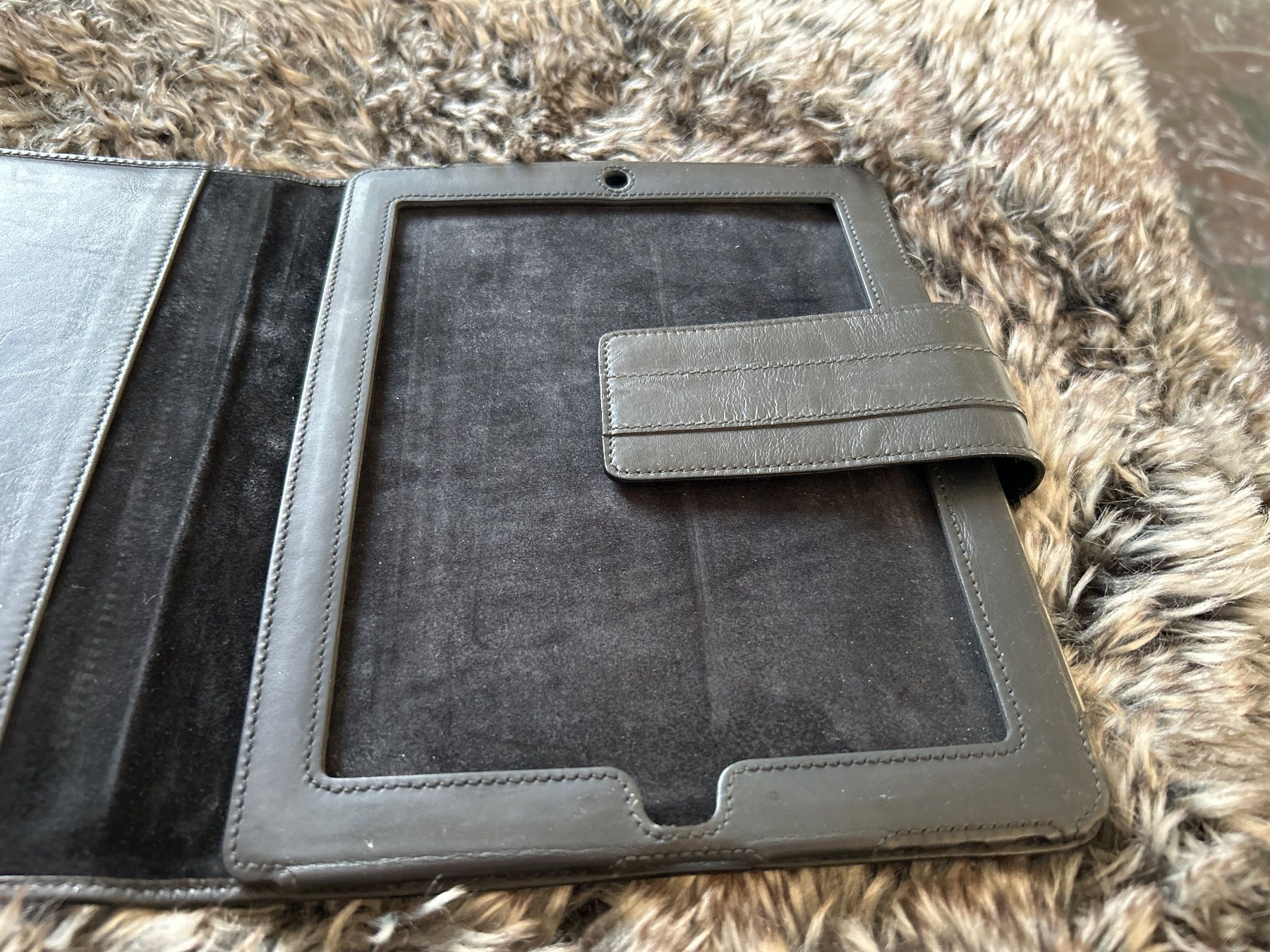 Gucci Cover & Protezioni schermo: Original Gucci I-Pad Case – Usato da Vezia venduto da sidu03 4