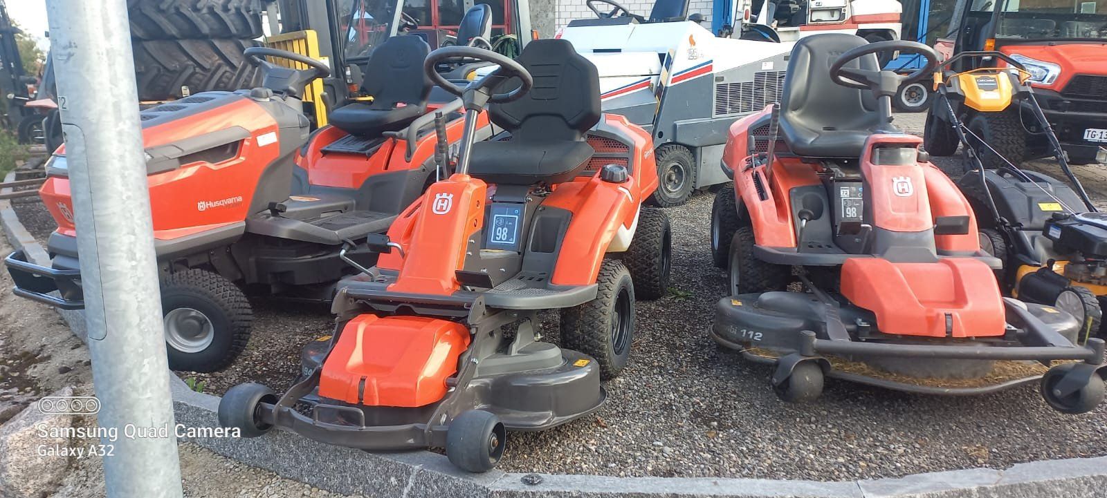 Husqvarna Tagliaerba: Rasenmäher, Rasentraktor, Mulcher, – Nuovo (secondo la descrizione) da Buch b. Frauenfeld venduto da Girsberg