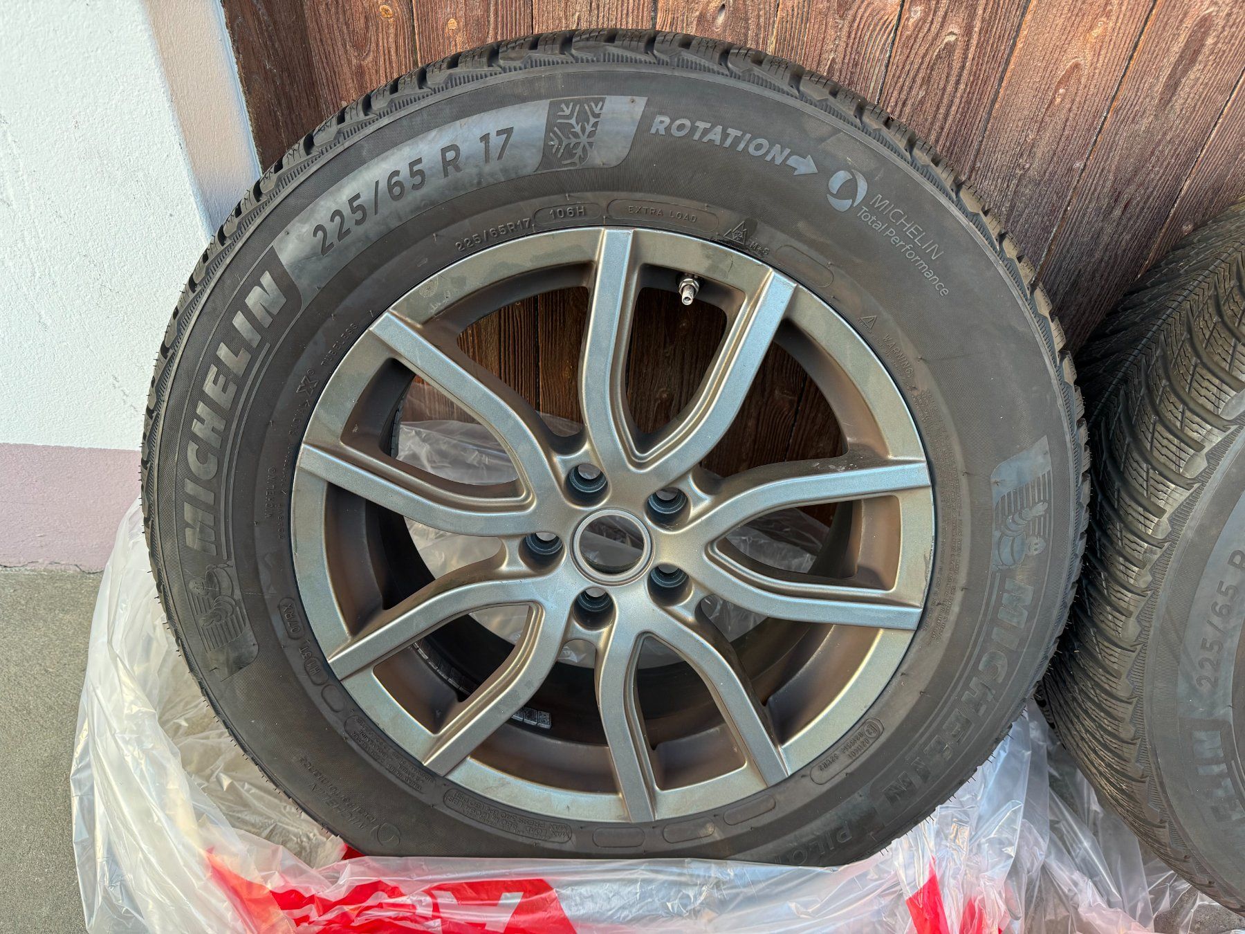Land Rover Cerchioni: Range Rover Evoque Original Winterräder 7x17 ET45 – Usato da Grenchen venduto da pjfox