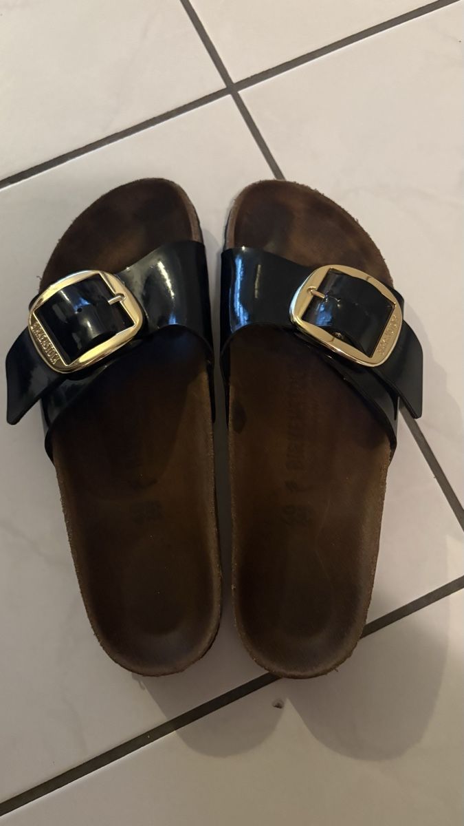 Birkenstock Scarpe da donna: Birkenstock schwarz lack/ gold 40 – Usato da Bern venduto da best.secondhand 2