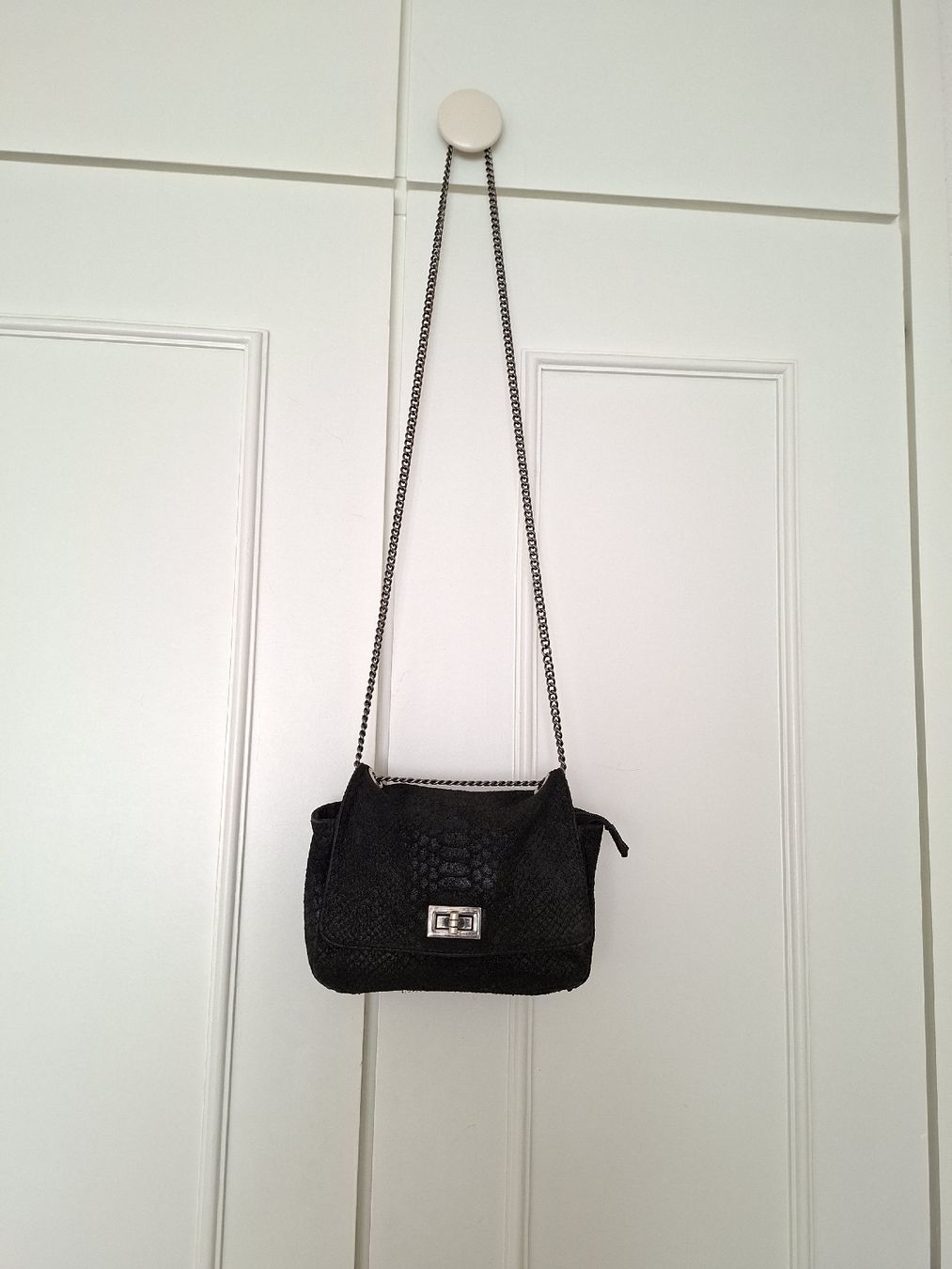 Taschen für Damen: Sac italien en cuir noir effet python à chaîne – Gebraucht aus Lutry von Sim_Sta 6