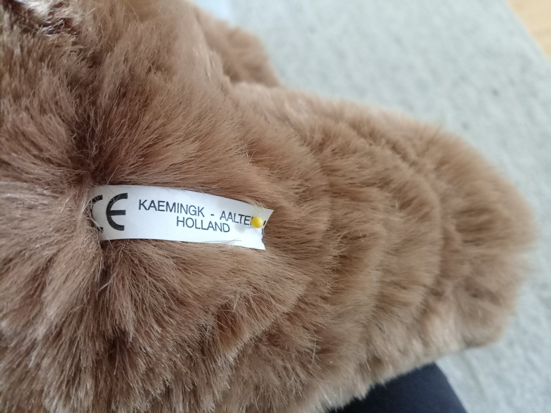 Spielzeuge: Teddy Bär, braun mit roter Krawatte. 55cm – Neu (gemäss Beschreibung) aus Goldach von Stricklinger 1
