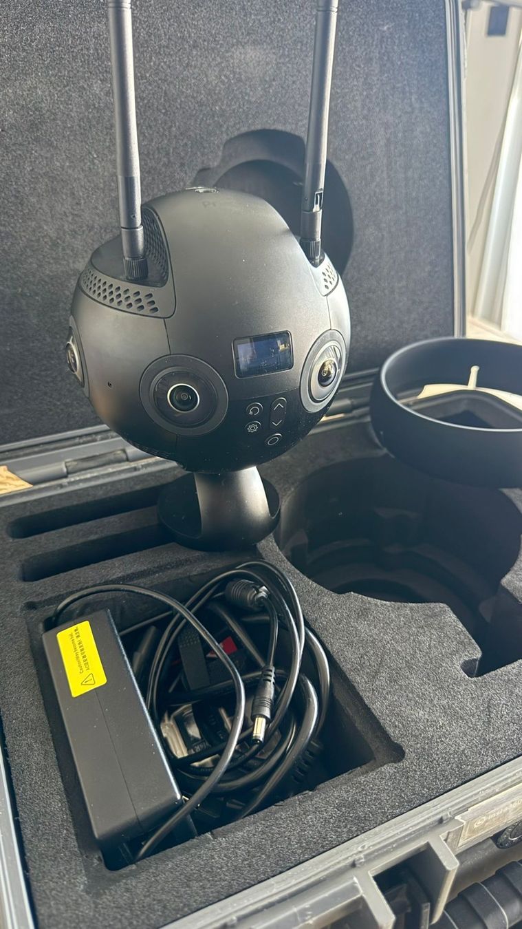 Insta360 Videocamere: Insta360 Pro 2 + Farsight + valise de transport – Usato da Zug venduto da hea_g962 2