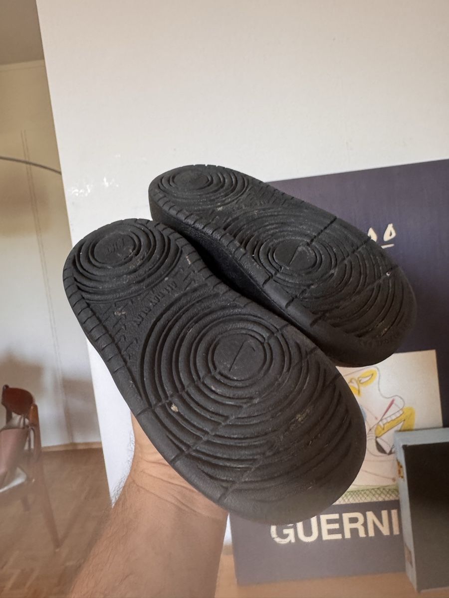 Scarpe per ragazzi: Baskets Nike noires pointure 23.5 etat usage correct – Usato da Vésenaz venduto da Angela.C3 3