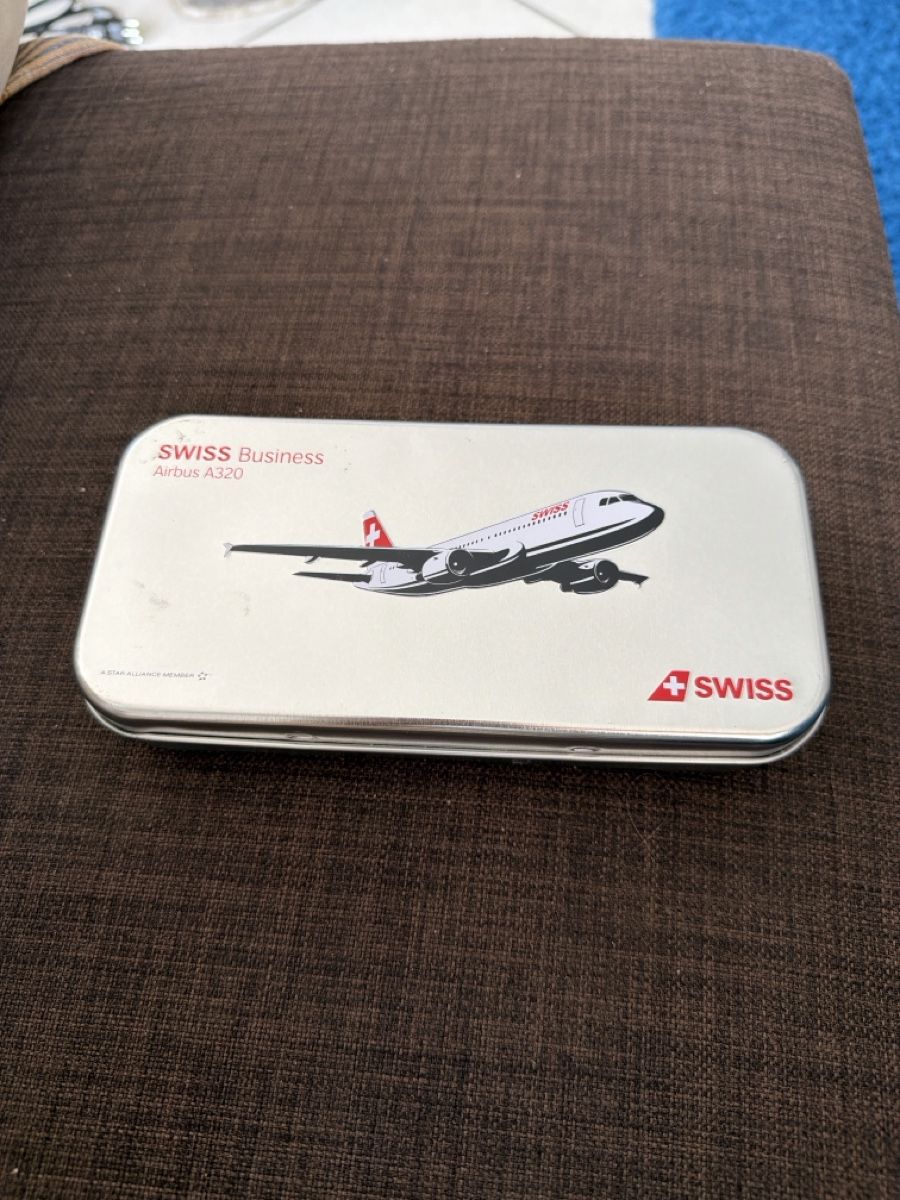 Custodie per cosmetici: SWISS Business Class Amenity Kit Dose – Usato da Dübendorf venduto da aigol