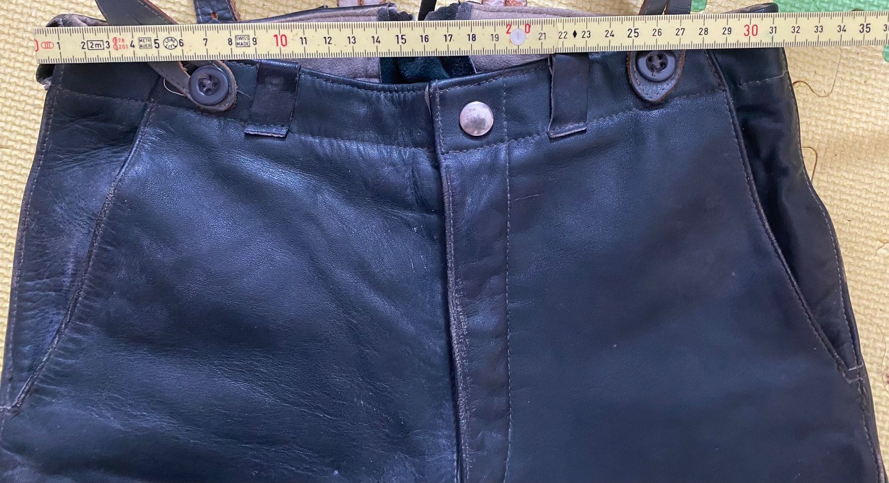Pantaloni: 1 Kinder-Lederhose für ein Junge – Usato da Schnottwil venduto da Chasarmar 4