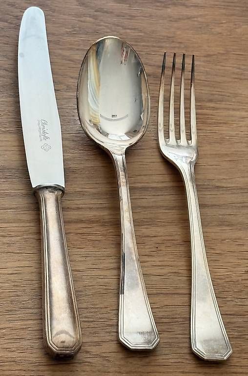 Christofle Couverts: Christofle versilbertes Besteck  24-teilig – D'occasion à Möhlin par svd_r8h5 1