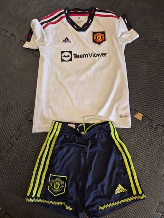 Manchester United Trikot inkl Hose 2022/2023, Grösse 152