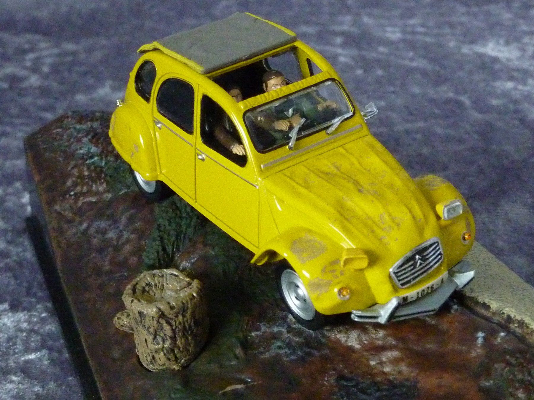 Citroën Modellini d'auto: Citroen 2CV Döschwo James Bond 1:43 – Nuovo (secondo la descrizione) da Dürrenäsch venduto da modellautos4you 3