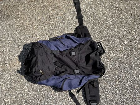 Sac à dos alpinisme bleu et noir