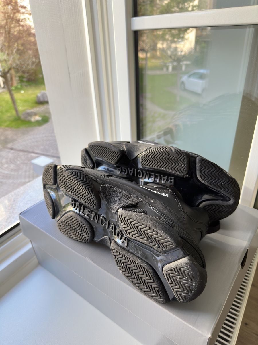 Balenciaga Herrenschuhe: Balenciaga Triple S Black Grösse 45 – Gebraucht aus Winterthur von  4