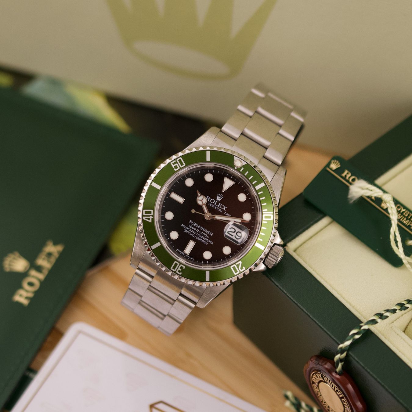 Rolex Orologi: Rolex Submariner "Kermit"/ 16610LV / 2008 / Full Set – Usato da Luzern venduto da PrimeSwissTime 1