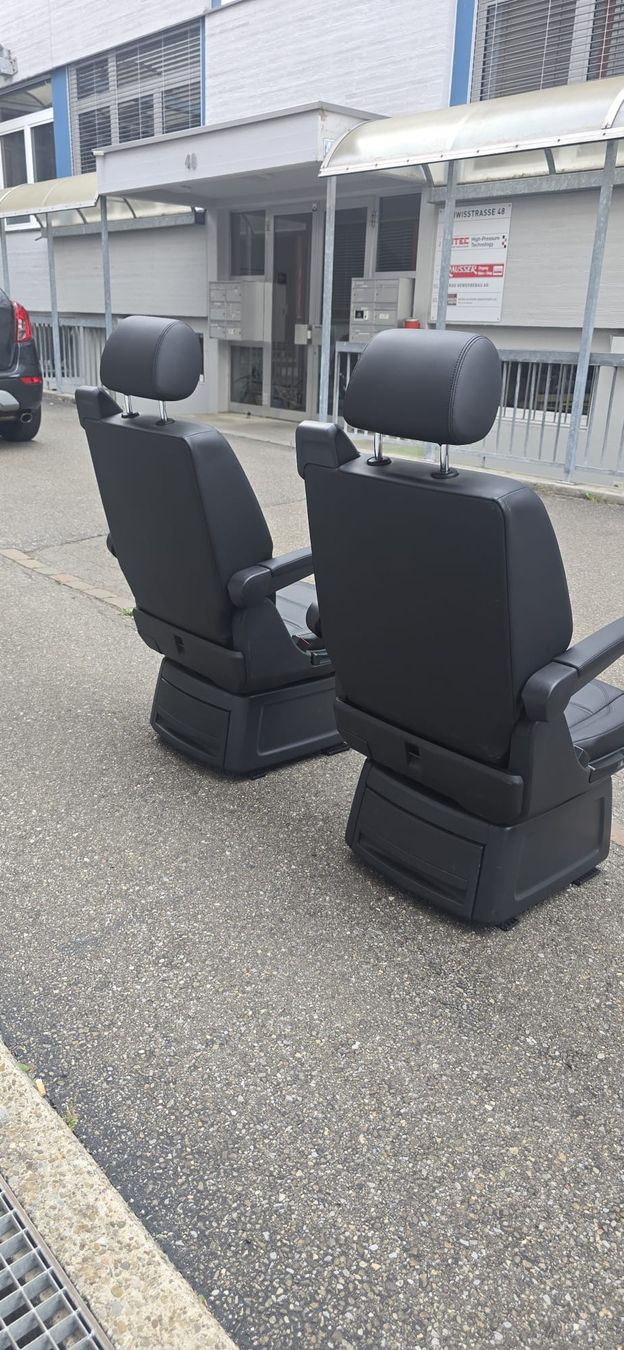 VW Tutti i ricambio: VW T5 T6 T6.1 MULTIVAN DREHSITZE LEDER ISOFIX – Usato da Meilen venduto da COSTA_ABC 1