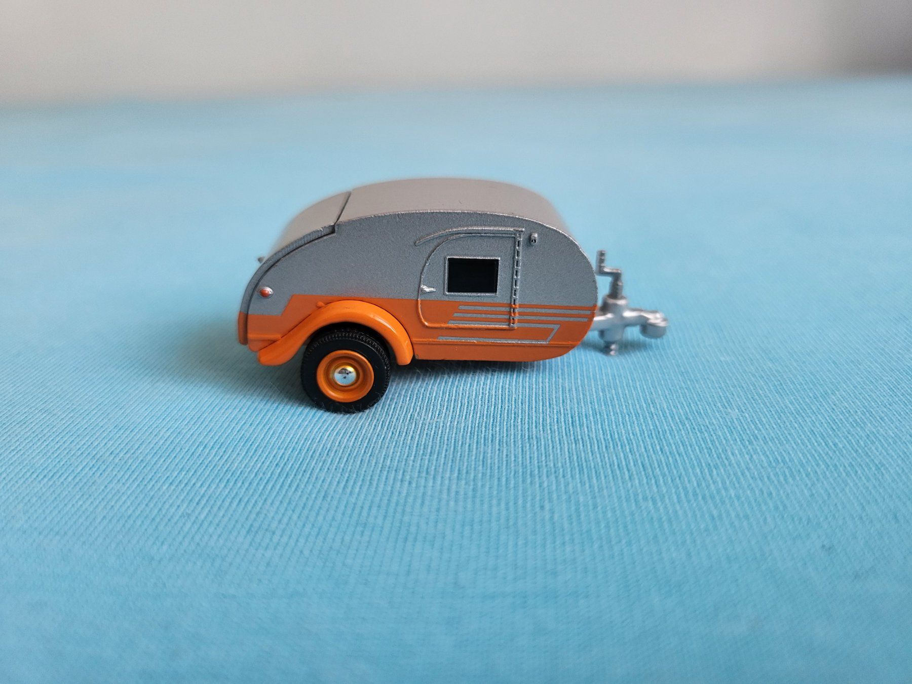 Greenlight Modellini d'auto: Greenlight, Camping Trailer "Teardrop" – Nuovo (secondo la descrizione) da Glattbrugg venduto da PhilKrill 1