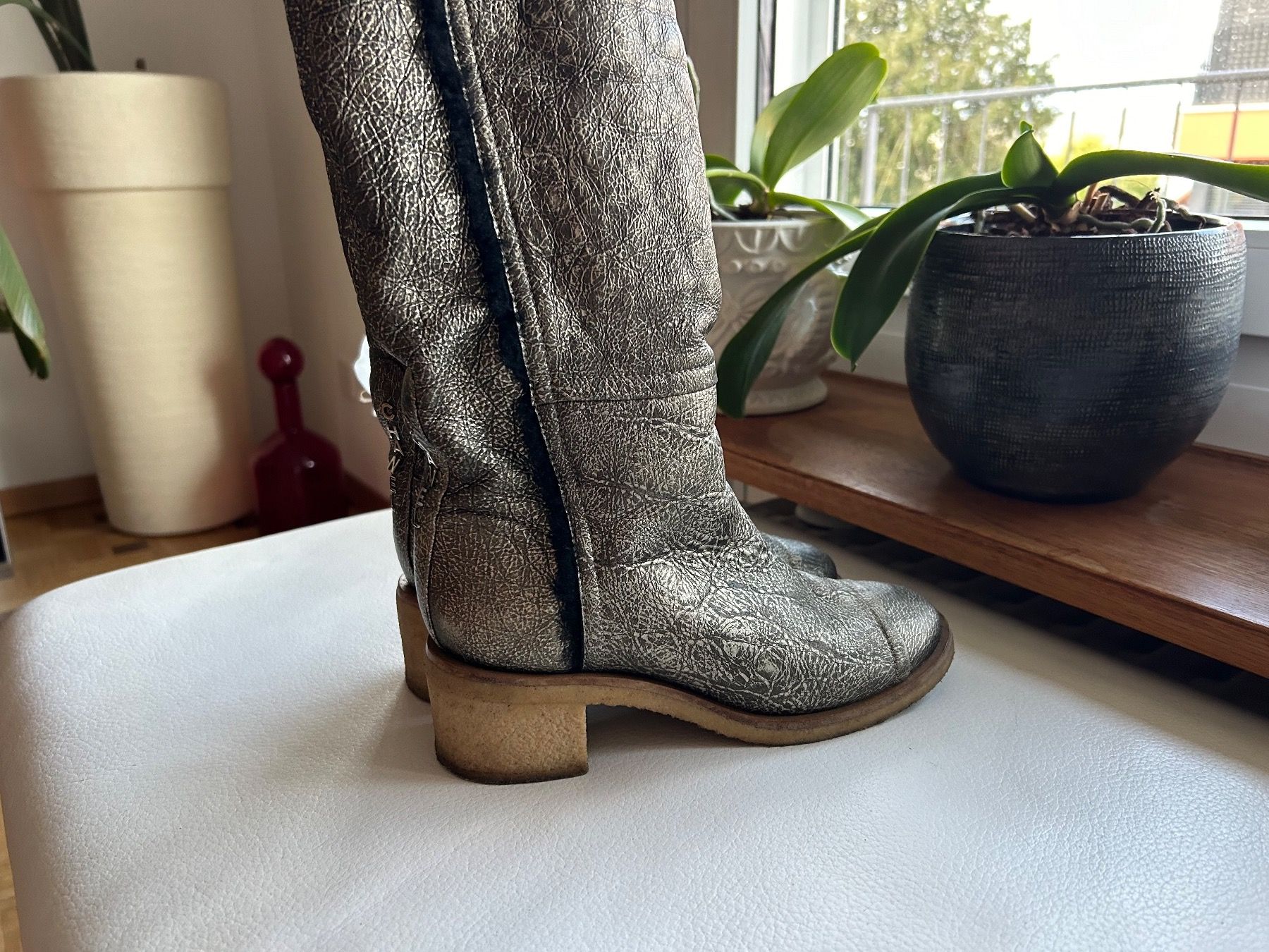 Chanel Scarpe da donna: Chanel sheering boots (37.5) – Usato da Rüschlikon venduto da Tey_sl 6