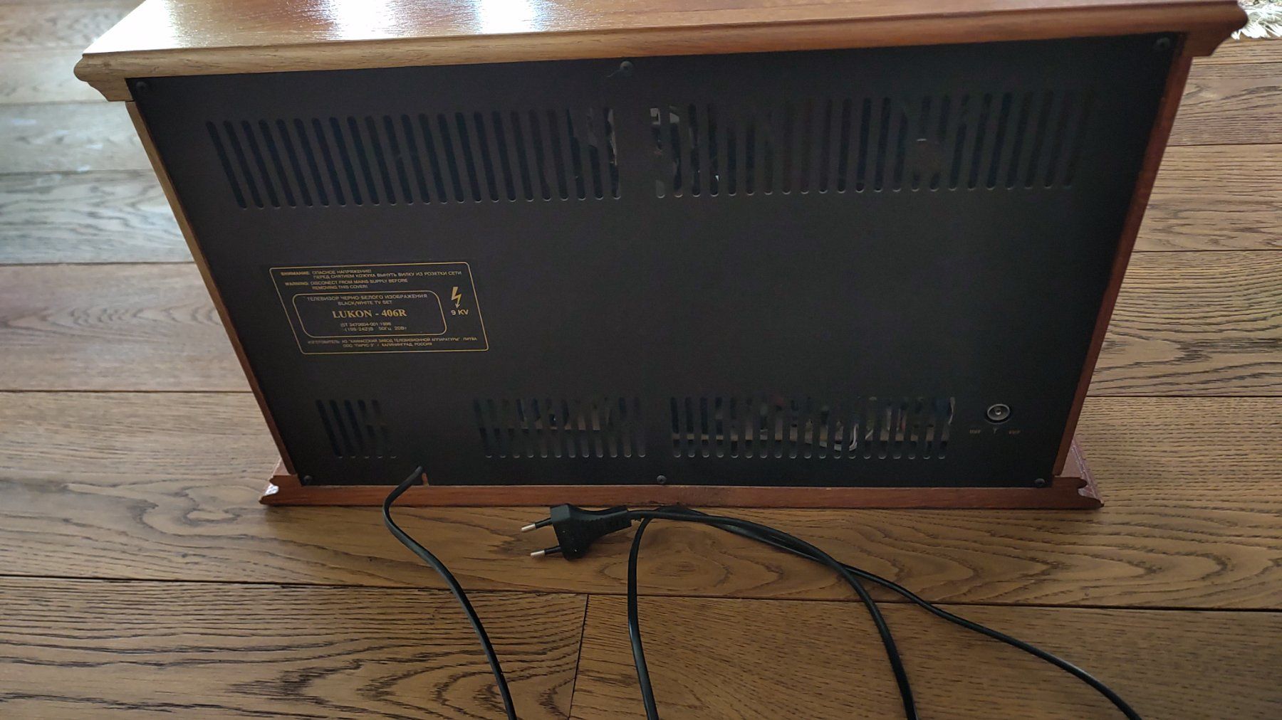 Televisori: Antiker TV Lukon-406R UHF VHF – Usato da Hünenberg See venduto da ElijahB. 2