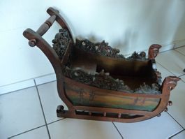 Antike Kutsche in originaler Farbe