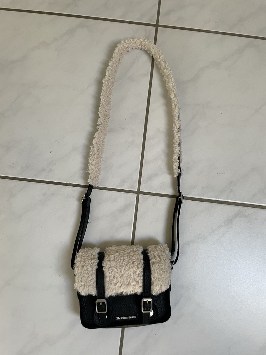 Dr. Martens Taschen für Damen: Tasche Dr. Martens – Neu (gemäss Beschreibung) aus Turgi von eiiinalem