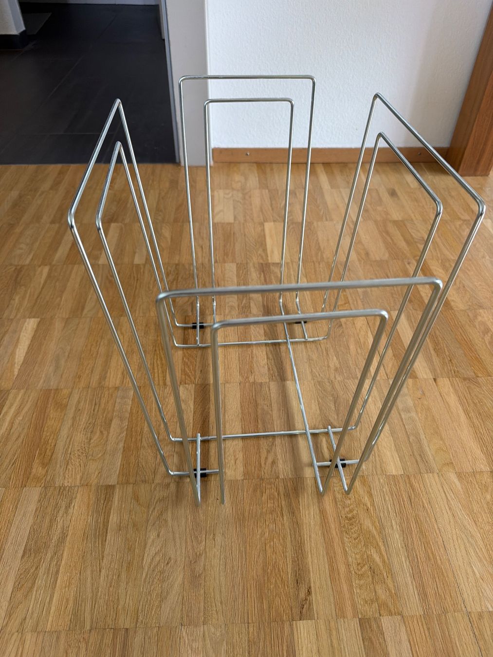Altro per la casa: Papier- & Zeitungssammler Metall Chrom – Usato da Muttenz venduto da rabo07