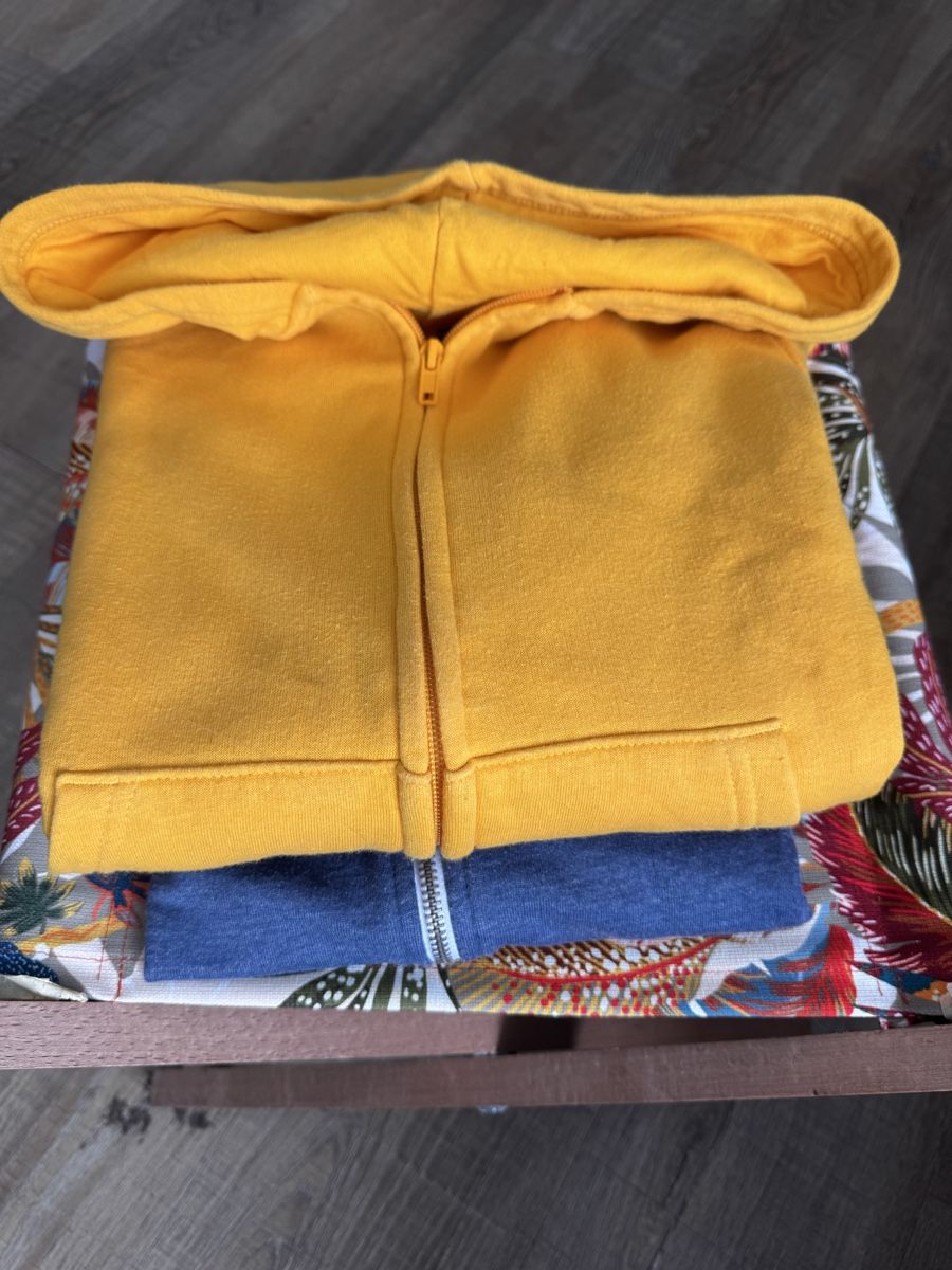 Lotti & Set di vestiti: Kinder Sweatjacken Gr.140 – Usato da Gontenschwil venduto da alioli 1