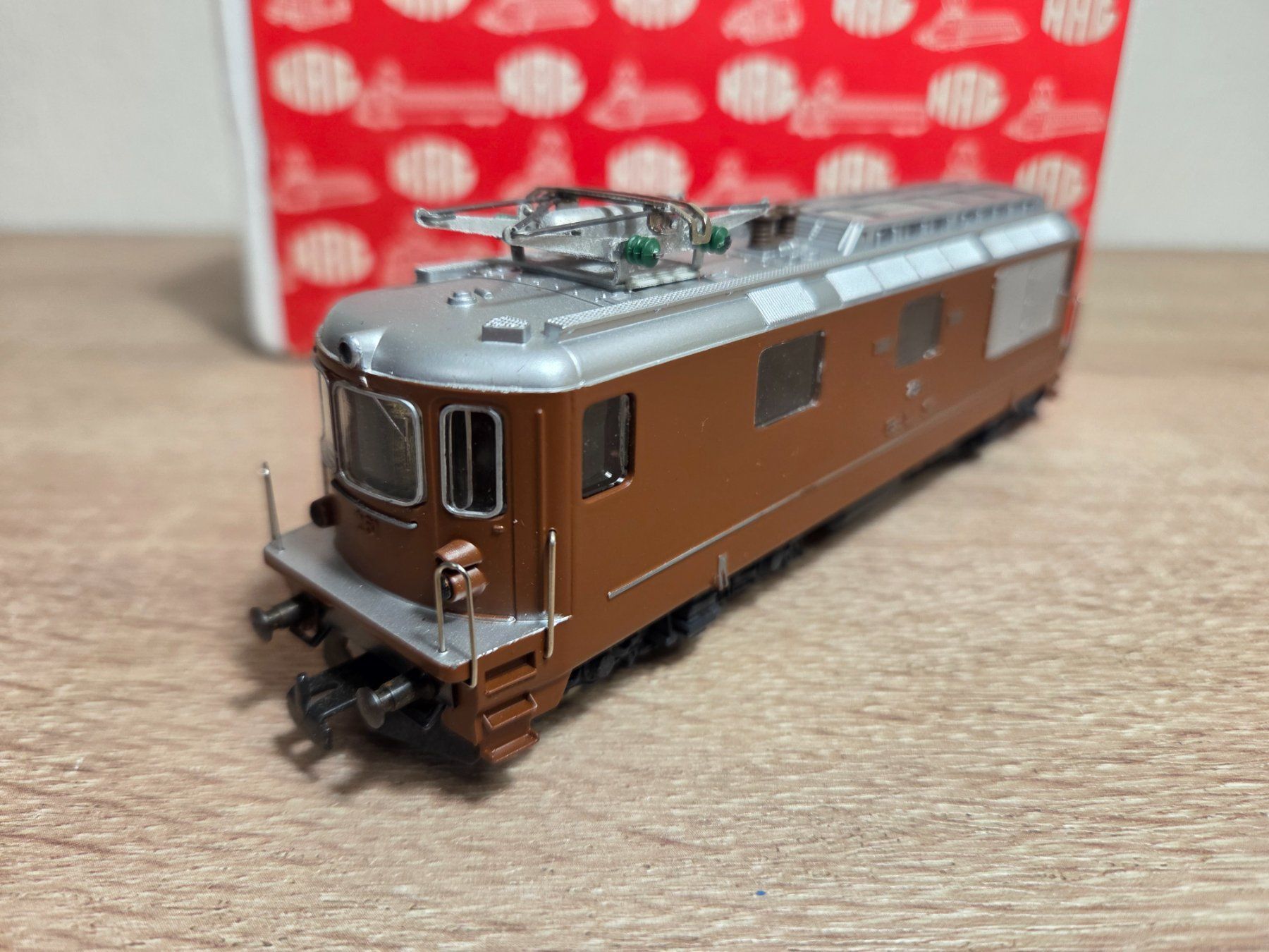 Hag Modellini di ferrovie: Hag 181 E-Lok Re 4/4 BLS H0 – Usato da St-Aubin-Sauges venduto da Lo_Go 2