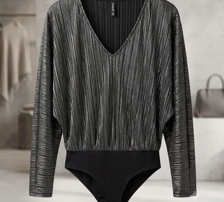 STRADIVARIUS Plissee Body Metallic Schwarz/Silber – Gr. M