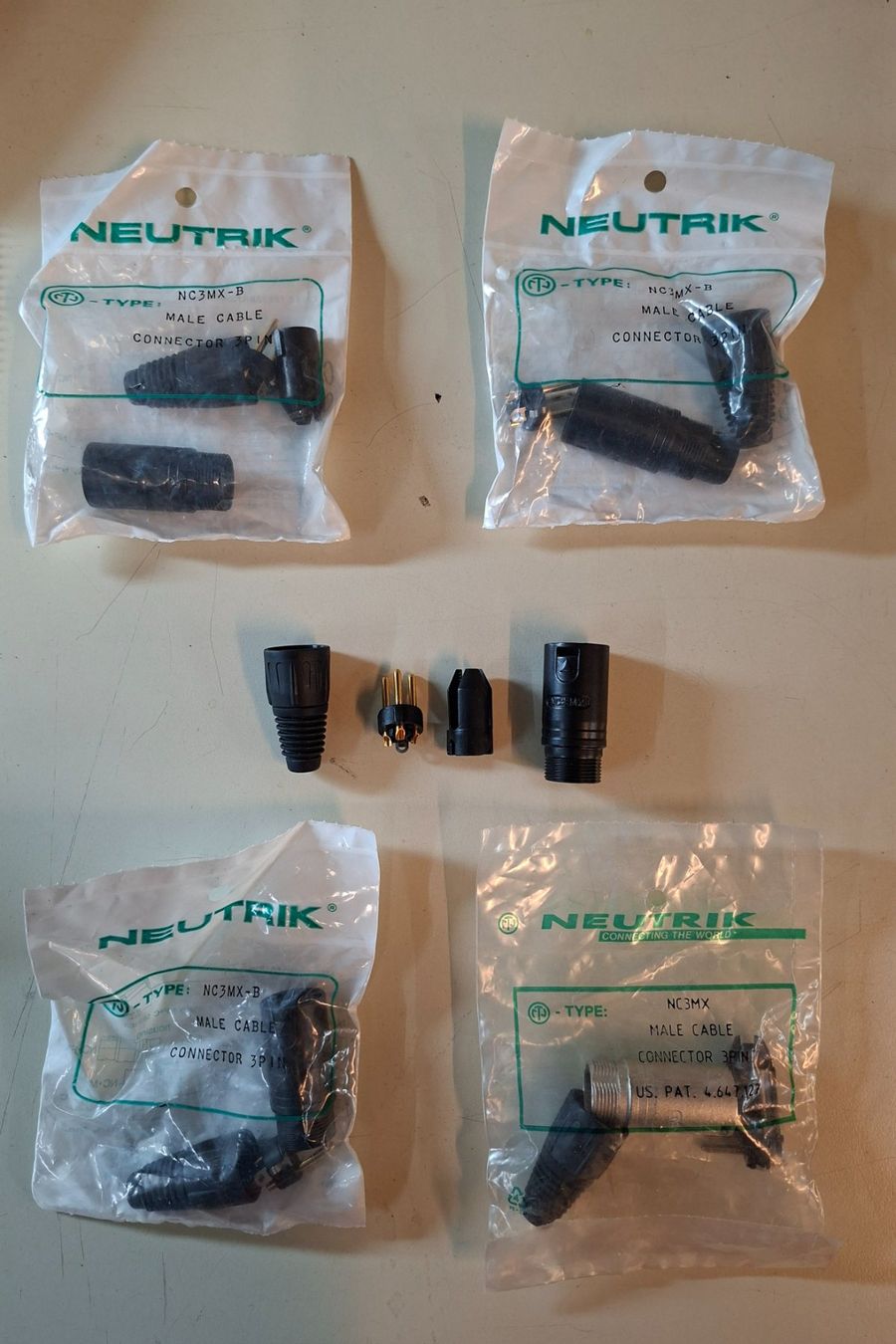 Neutrik Componenti elettronici: XLR Stecker – Nuovo (secondo la descrizione) da Niedergösgen venduto da piccorx5