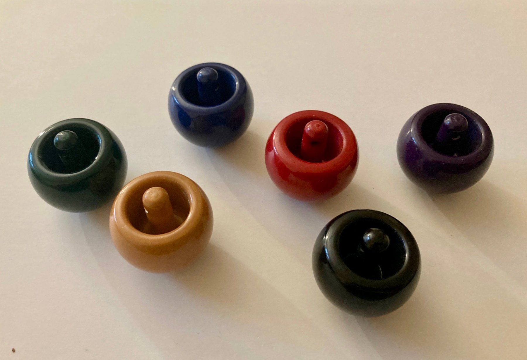Knöpfe: Kugel - Knöpfe Kunststoff, div. Farben, 6 Stk. – Gebraucht aus Zürich von cornetto55 1