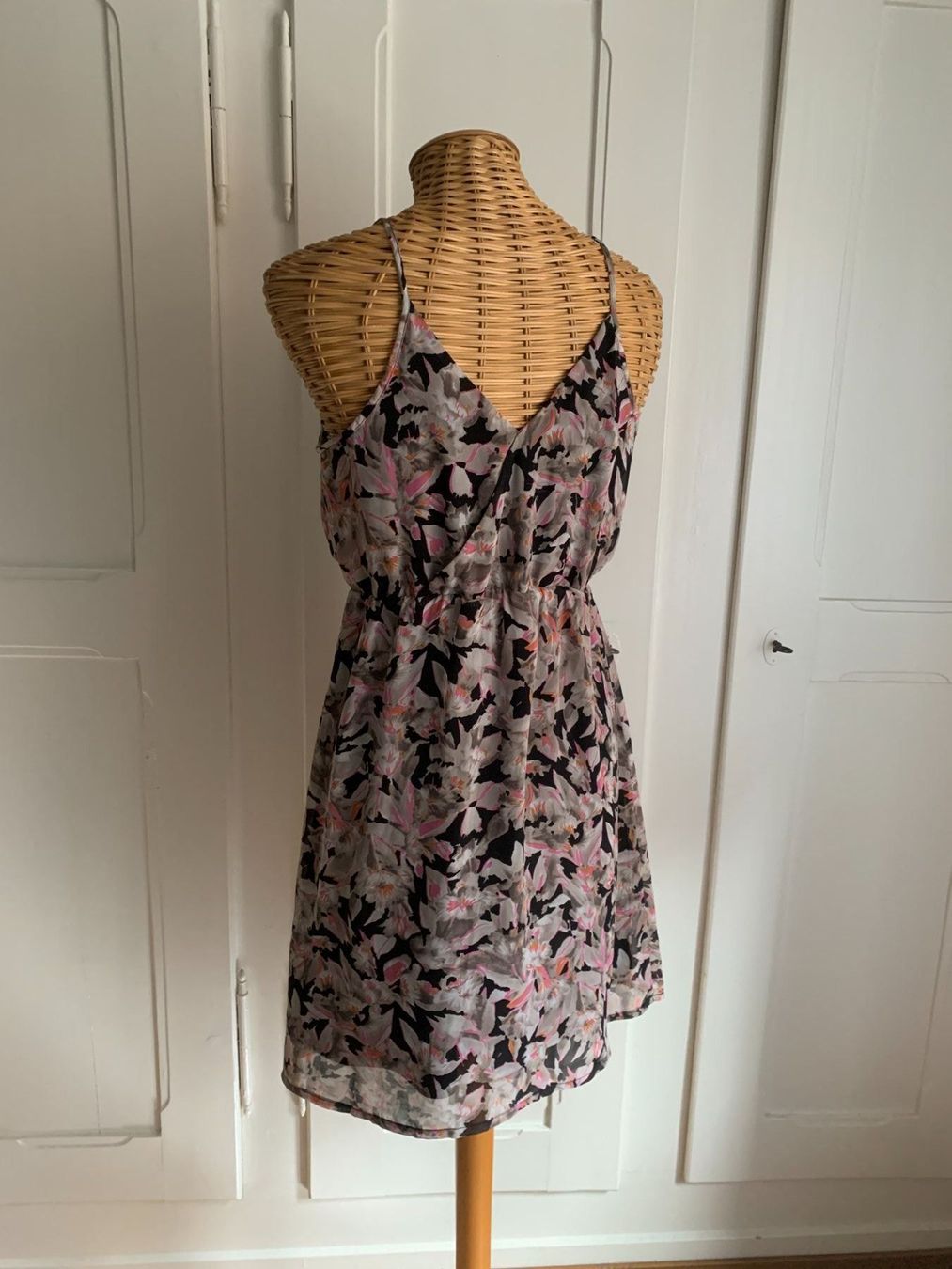 Vero Moda Kleider: VERO MODA - Chiffonkleid geblümt S – Gebraucht aus Zürich von Diazaio 2