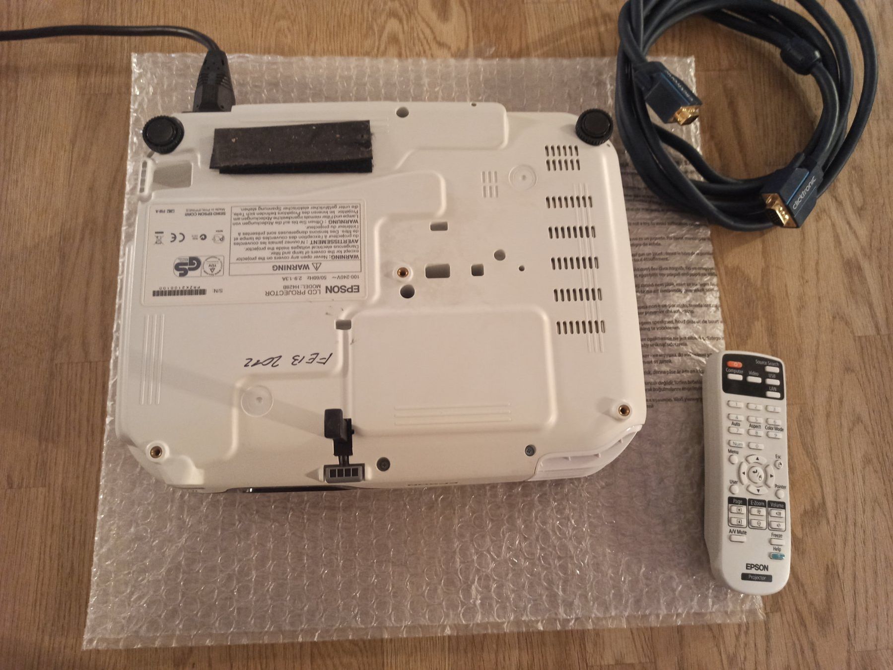Epson Vidéoprojecteurs: Beamer Epson EB-W12 mit Fernbedienung Ab 1,- – Défectueux à Oberweningen par mar_87mx 4