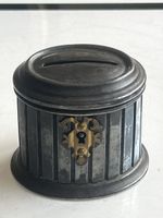 Spardose Metall Zylinder mit Schloss und Schlitz antik (S19)