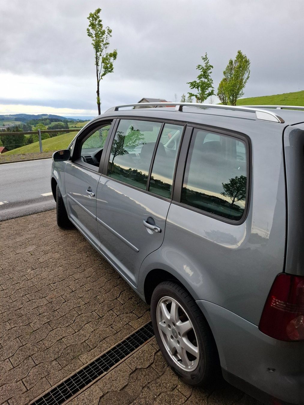 VW Automobili: VW Touran 1.4 TSI Trendline – Usato da Schwellbrunn venduto da Fendt2004 1