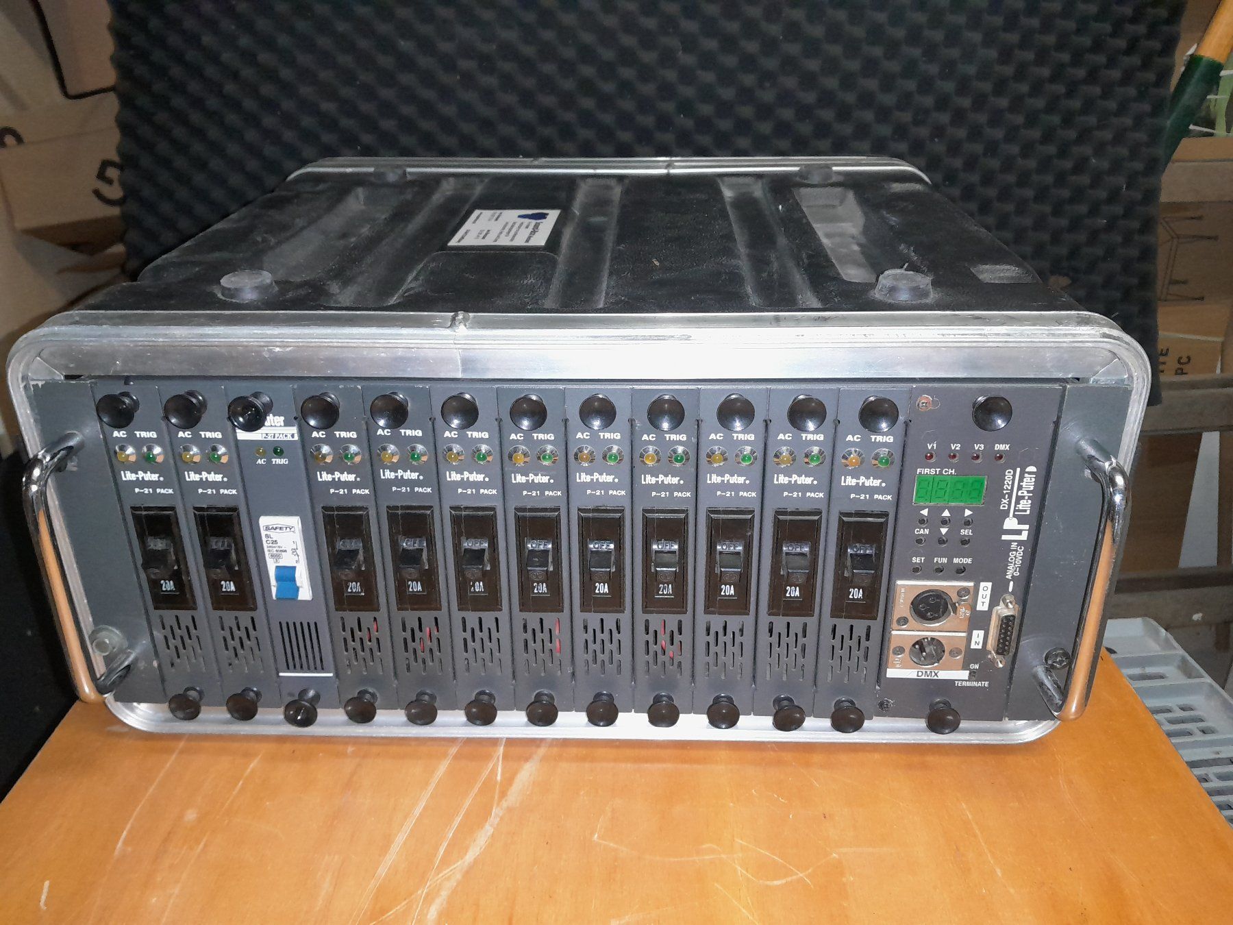 Amplificatori: Lite-Puter Dimmer DX-1220D , 12 Kanal Light & Sound – Usato da Steffisburg venduto da FutureOne 1