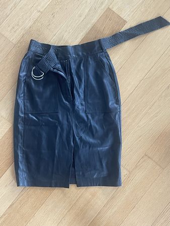 Schwarzer Kunstlederrock von Bershka, Grösse M, Herbst Look!