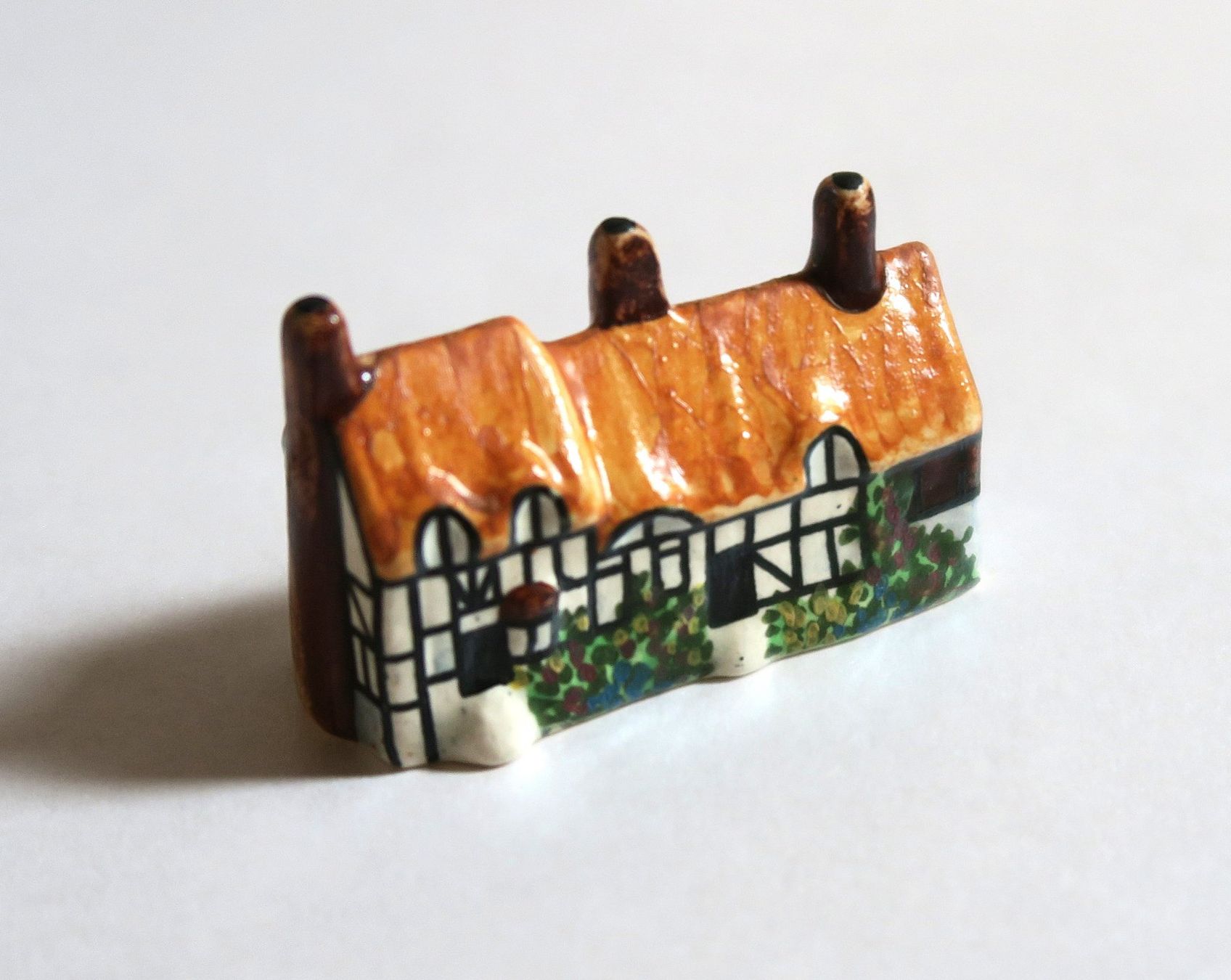 Figurines: Keramik Figur Haus – D'occasion à Brittnau par marlenestone