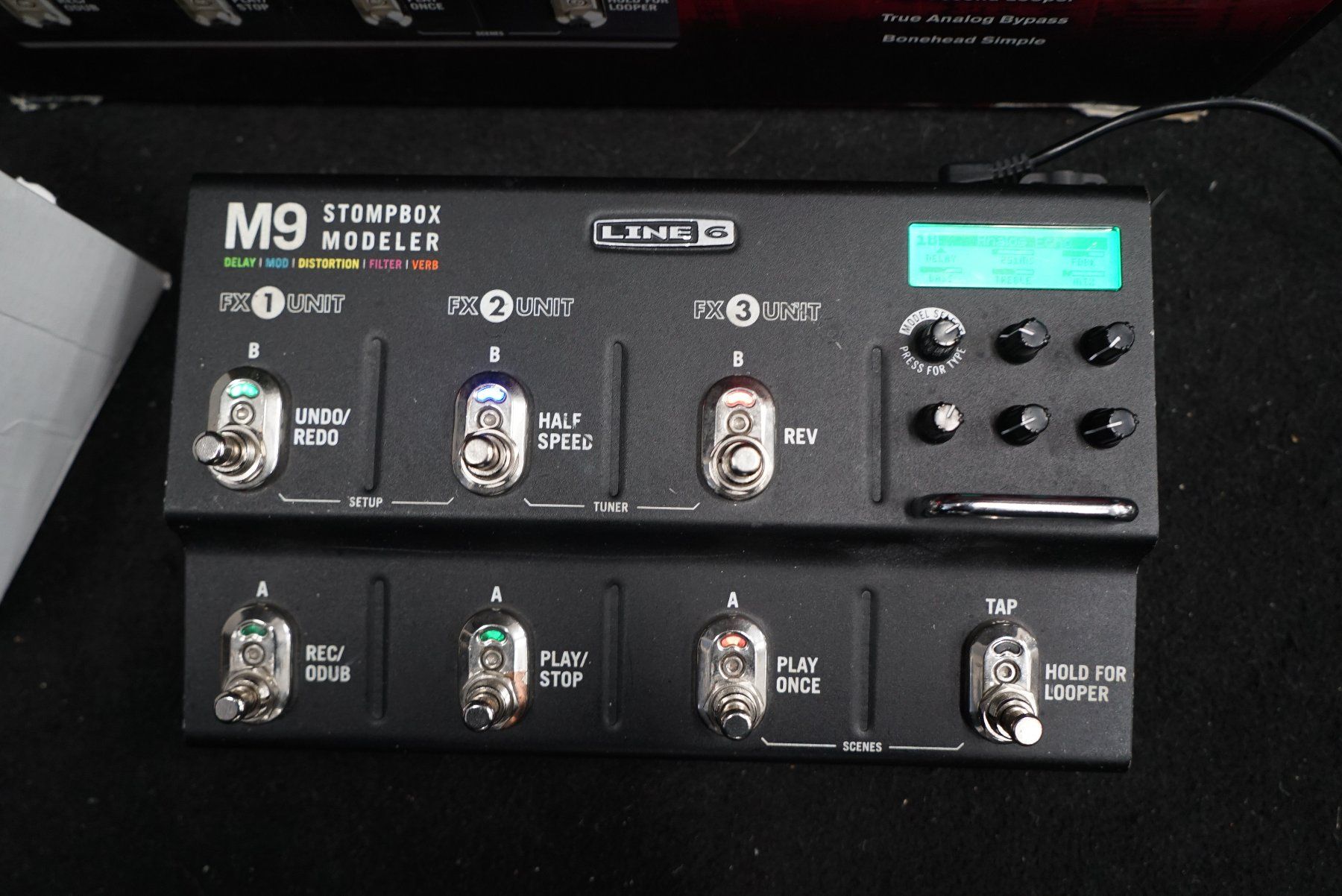 Line 6 Strumenti musicali: Line6 M9 Stompbox Modeller Bodeneffektgerät – Usato da Ortschwaben venduto da Musictrade 1