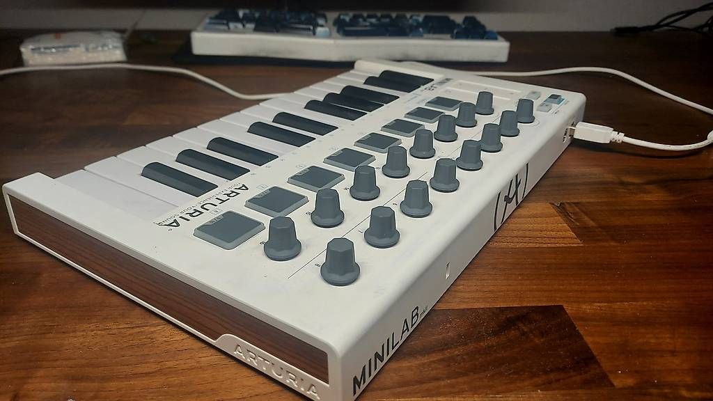 Musikinstrumente: Arturia MiniLab 2 Midi Controller – Gebraucht aus Ammerswil AG von emi_8qmm 1