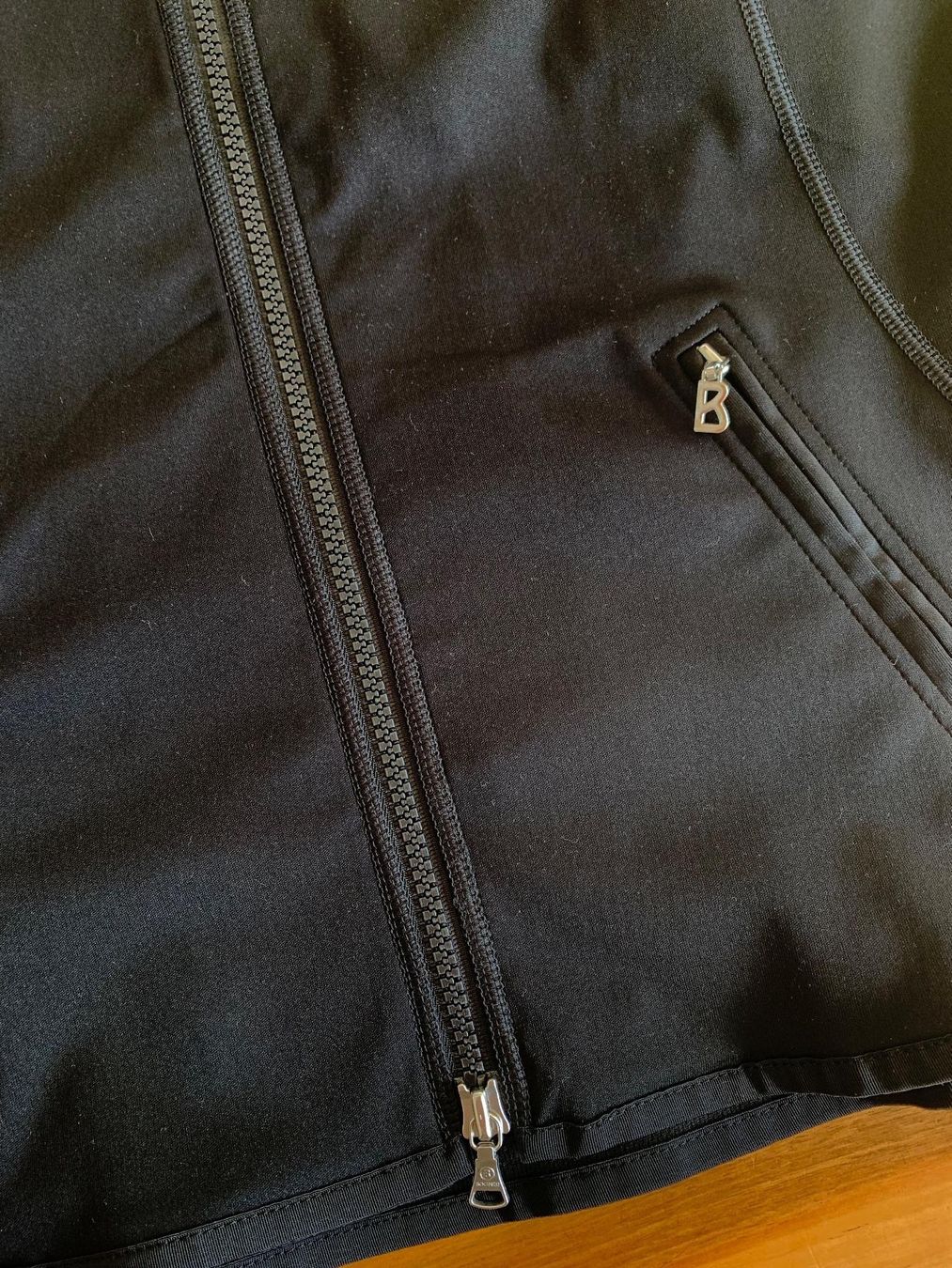Bogner Gilet & Giacche senza maniche: BOGNER Gilet/Weste schwarz Gr. 40 – Usato da Meiringen venduto da Jackwashere 2