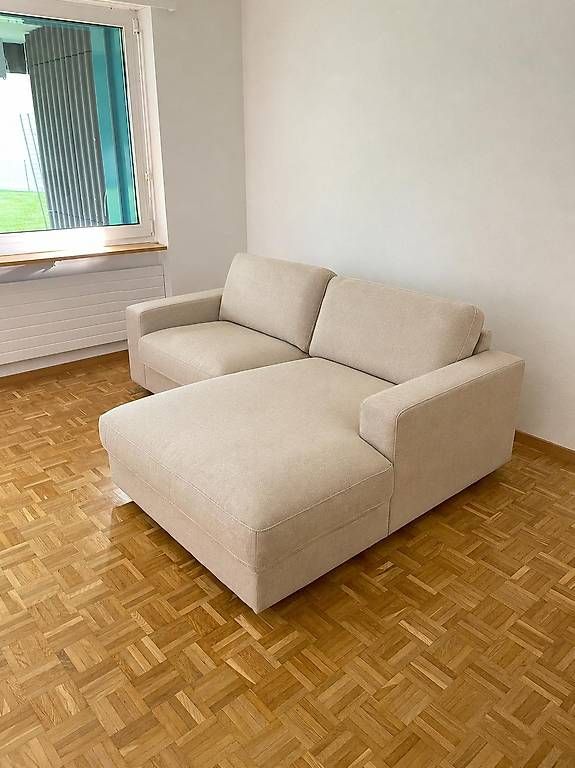 Divani: Gemütliches beiges 2-Sitzer Sofa – Usato da Schänis venduto da Gopalini_Swiss 1