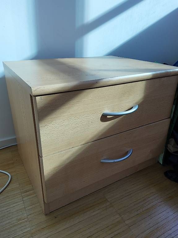 Comodini: Wood Nightstand – Difettoso da Zürich venduto da ala_7xz8