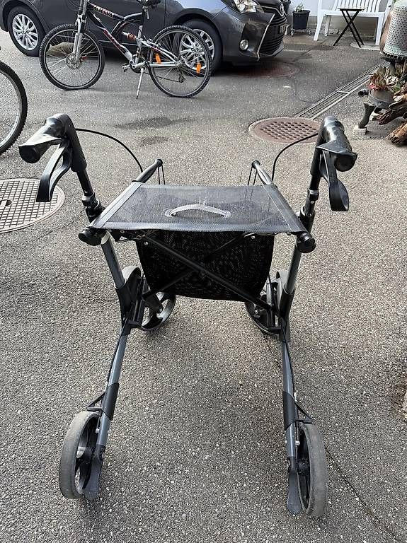 Ausili per la deambulazione: Rollator Topro Troja  leicht & klappbar – Usato da Oberdorf BL venduto da Bertankul 1